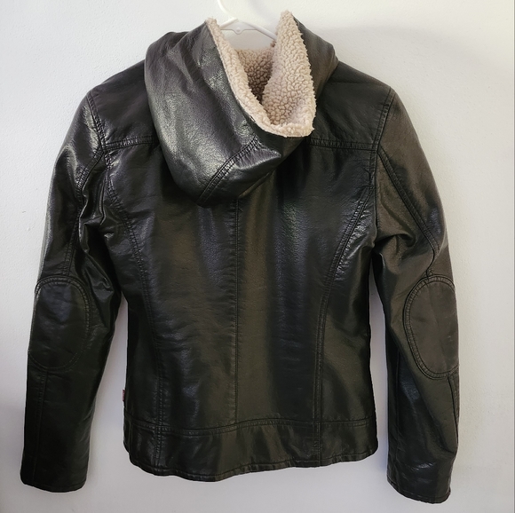 Levi's Women's Asymmetrical Sherpa Lined Faux Leather Jacket with Hood - EUC - Picture 4 of 9